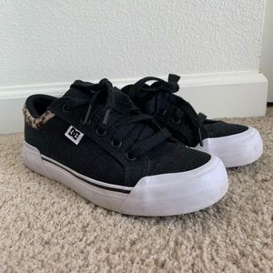 DC Sneakers Color Black with leopard details